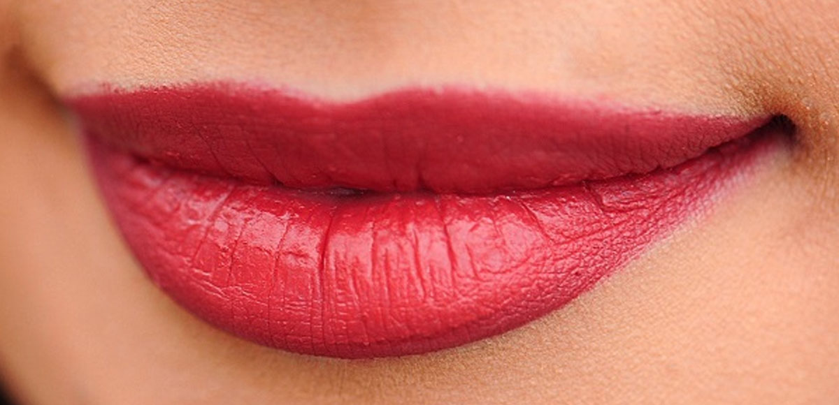 Jak modelowac usta, żeby osiągnąć dobry efekt? (fot. Obraz Bessi z Pixabay)